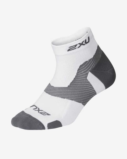 Skarpety 2XU Vectr Light Cush 1/4 Crew Szaro-białe