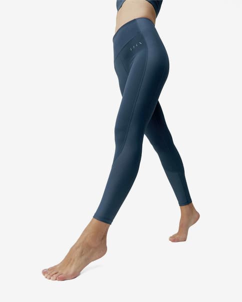 Spodenki 3/4 Born Living Yoga Luana Performance granatowe damskie