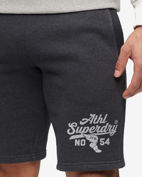 Pantalón corto Superdry Athletic College Graphic gris oscuro