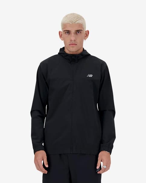 Chaqueta New Balance Woven negro intenso