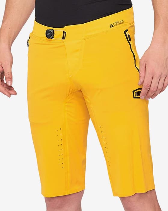 Pantalón corto 100% Celium amarillo mostaza