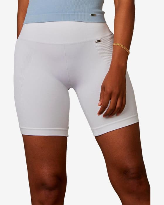 Malla corta Believe Athletics Bliss Biker blanco neutro mujer
