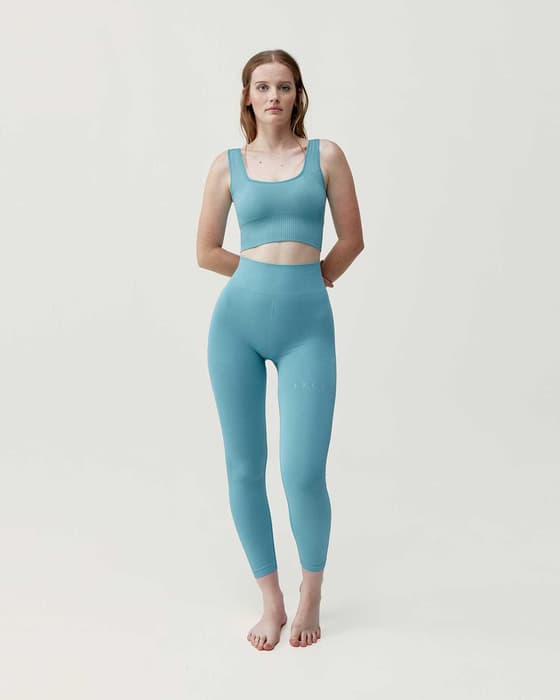 Conjunto Born Living Yoga Yami azul claro mujer