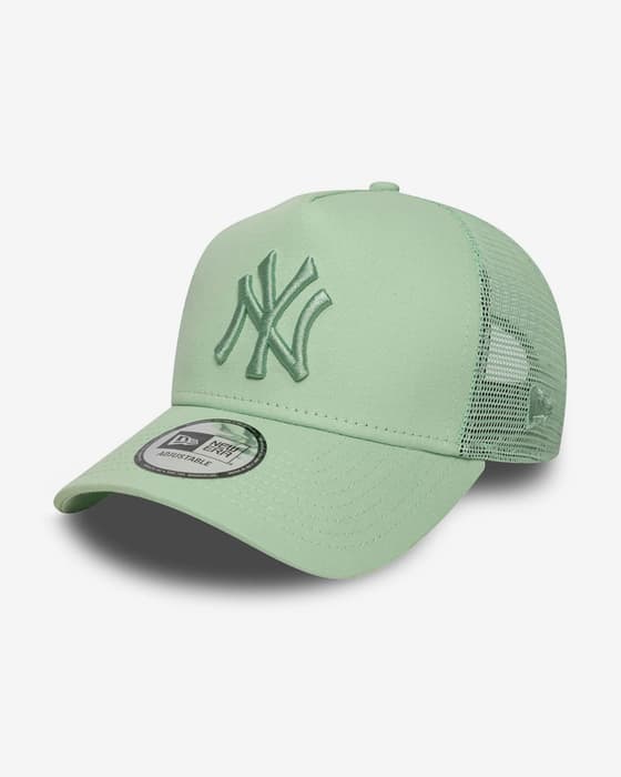 Gorra New Era League Essential Trucker New York Yankees verde claro