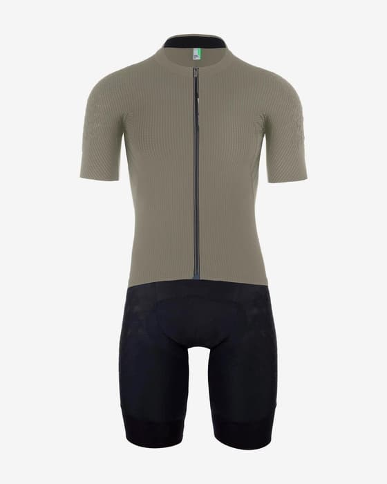 Equipación Q36.5 Grid gris negro