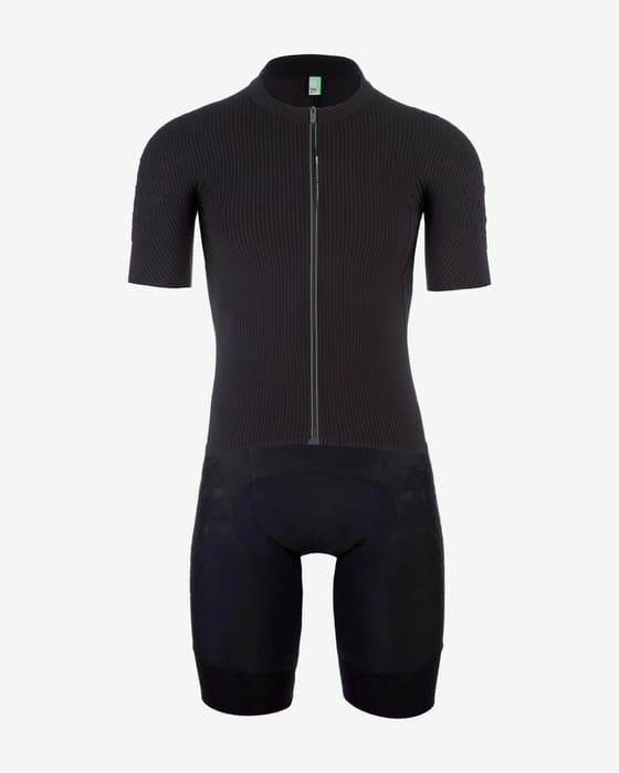 Equipación Q36.5 Grid negro