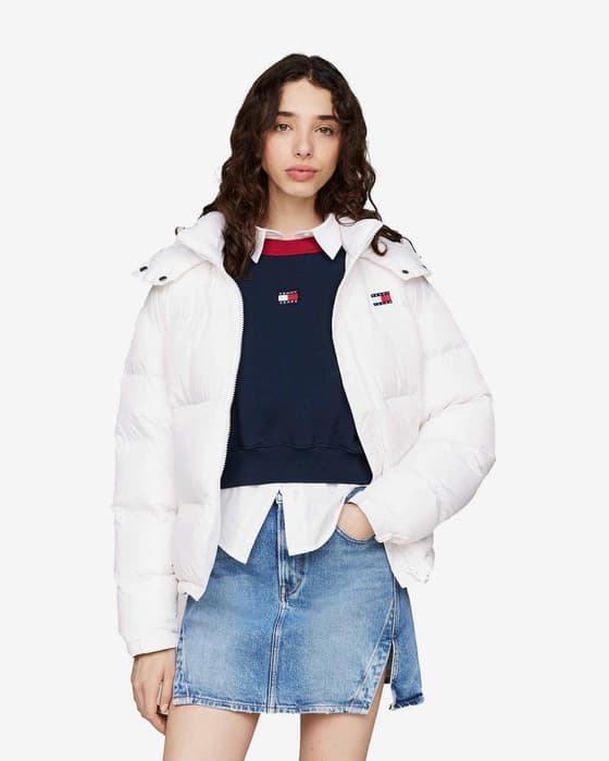 Chaqueta con capucha Tommy Jeans Alaska Puffer blanco puro mujer