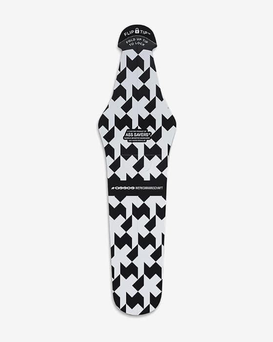 Guardabarros Assos Monogram negro blanco