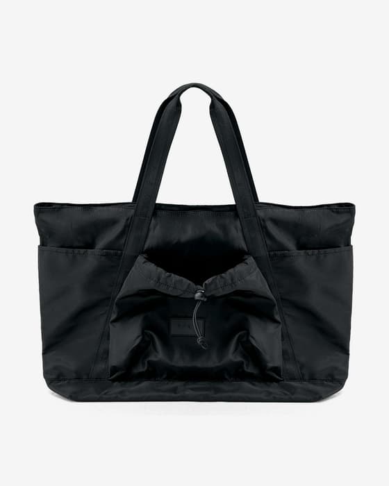 Bolsa Born Living Yoga Away 25L negro puro mujer