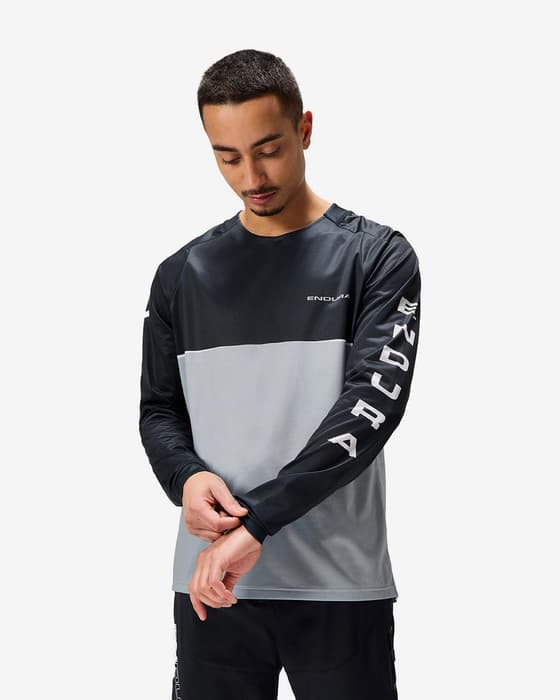 Maillot Endura Core imprimé manches longues noir gris
