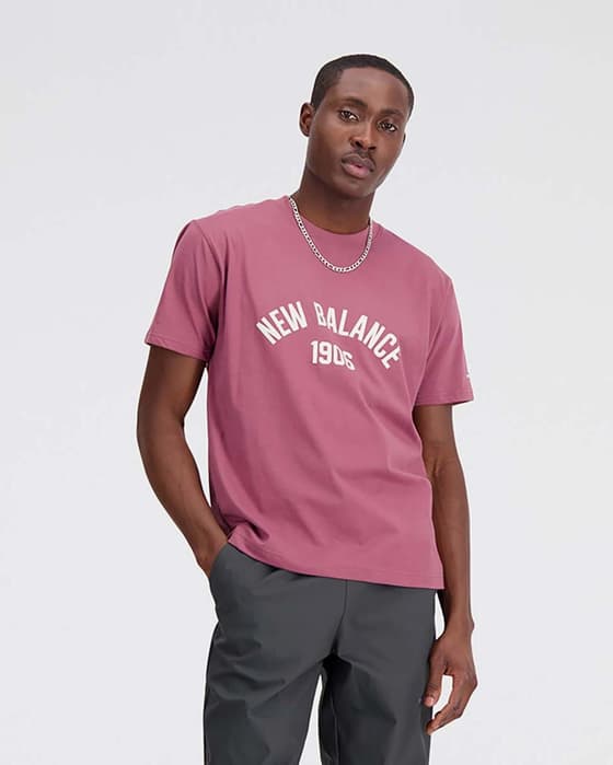 Camiseta New Balance Varsity manga corta rosa blanco