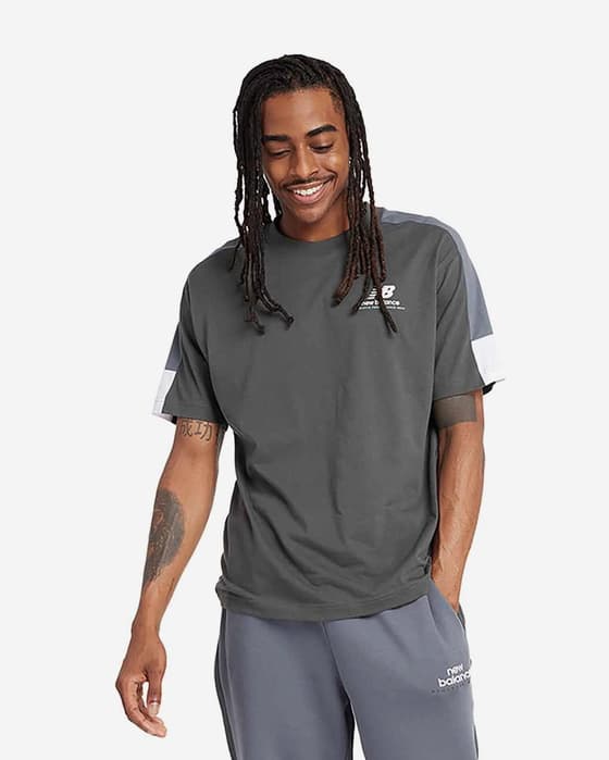 Camiseta New Balance Classics Graphic manga corta gris