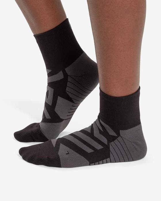 Calcetines On Performance Mid negro gris oscuro mujer