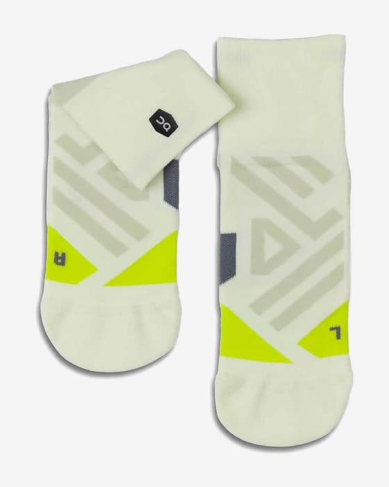 Calcetines On Performance Mid blanco perla mujer