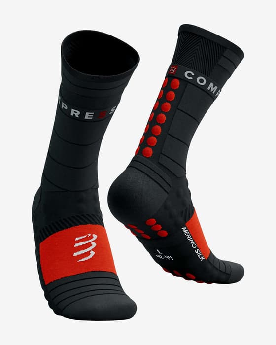 Calcetines Compressport Pro Racing Winter Run negro rojo