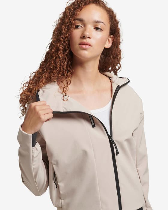 Chaqueta Superdry Code Tech Crop Softshell beige mujer